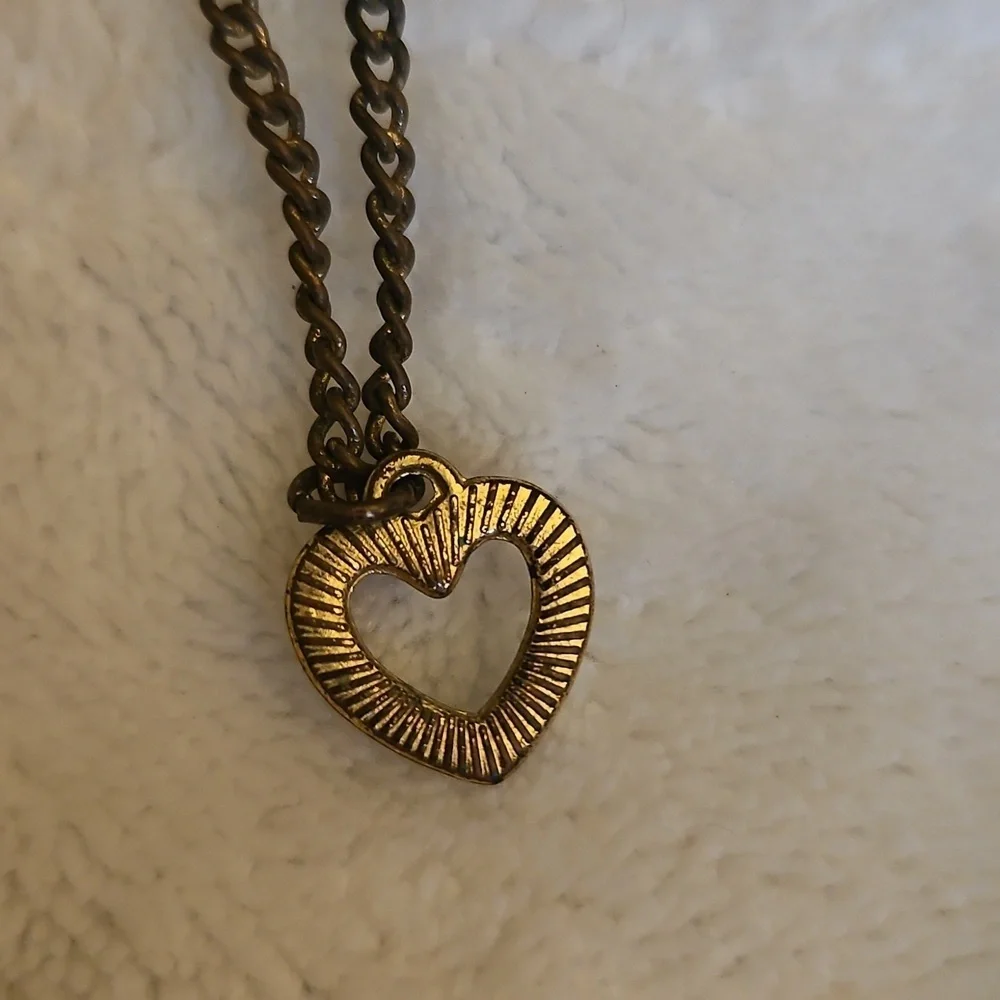 3/$30 Vintage Multicolor Heart Pendant Bronze Chain Necklace